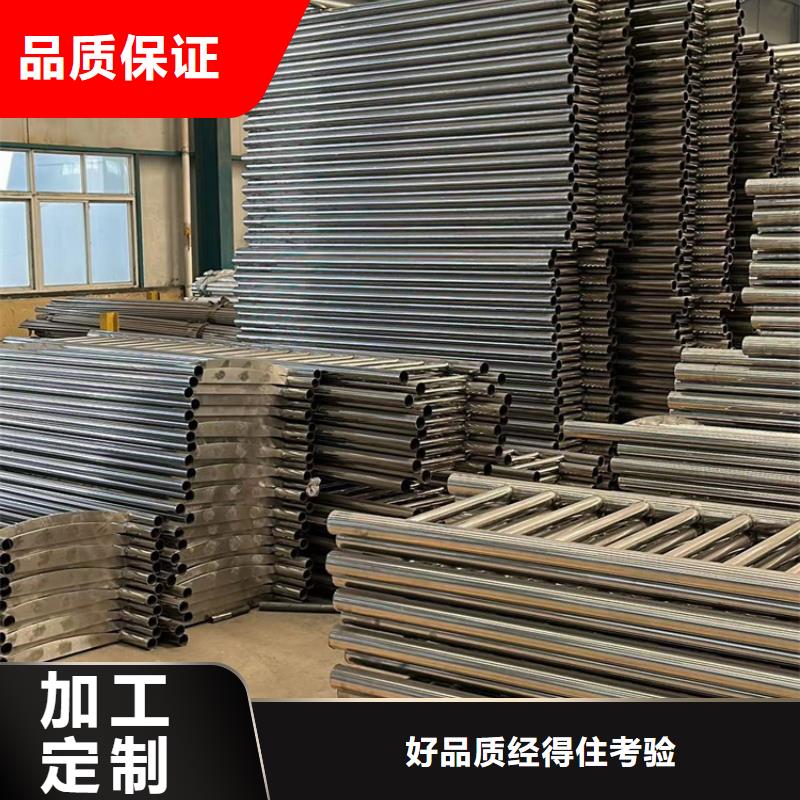 不銹鋼碳素鋼復合管護欄-國道抗沖擊圍欄使用壽命長久