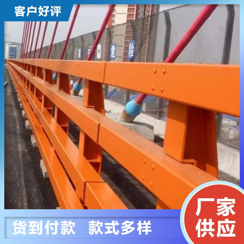 不銹鋼碳素鋼復合管護欄-國道抗沖擊圍欄使用壽命長久