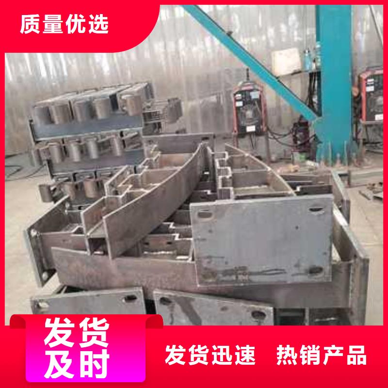 不銹鋼碳素鋼復(fù)合管護(hù)欄,防撞護(hù)欄廠快捷物流