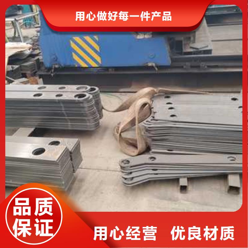 【不銹鋼碳素鋼復(fù)合管護(hù)欄】,防撞立柱應(yīng)用范圍廣泛