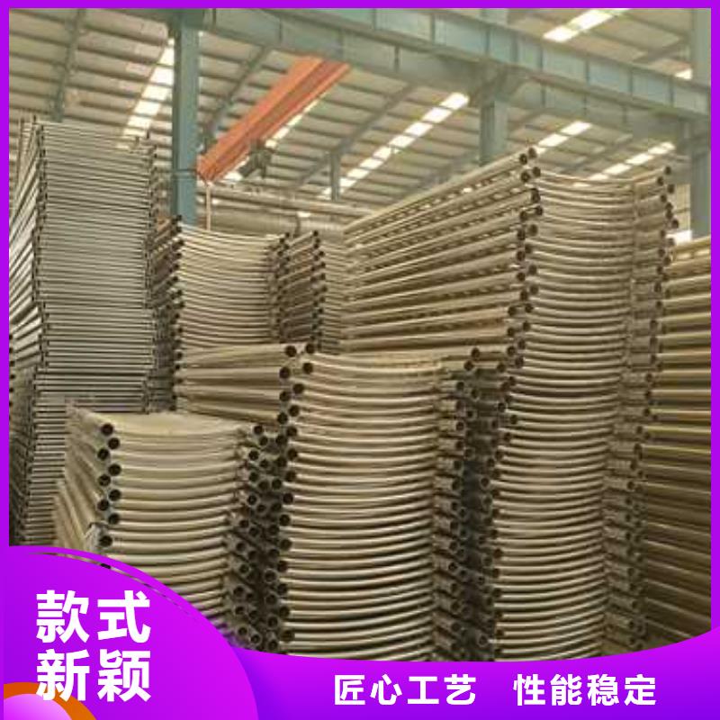 不銹鋼碳素鋼復(fù)合管護(hù)欄-旋轉(zhuǎn)護(hù)欄嚴(yán)格把控每一處細(xì)節(jié)