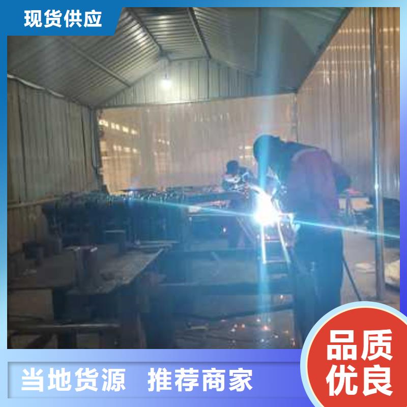 不銹鋼碳素鋼復(fù)合管護(hù)欄 燈光防撞護(hù)欄敢與同行比價格