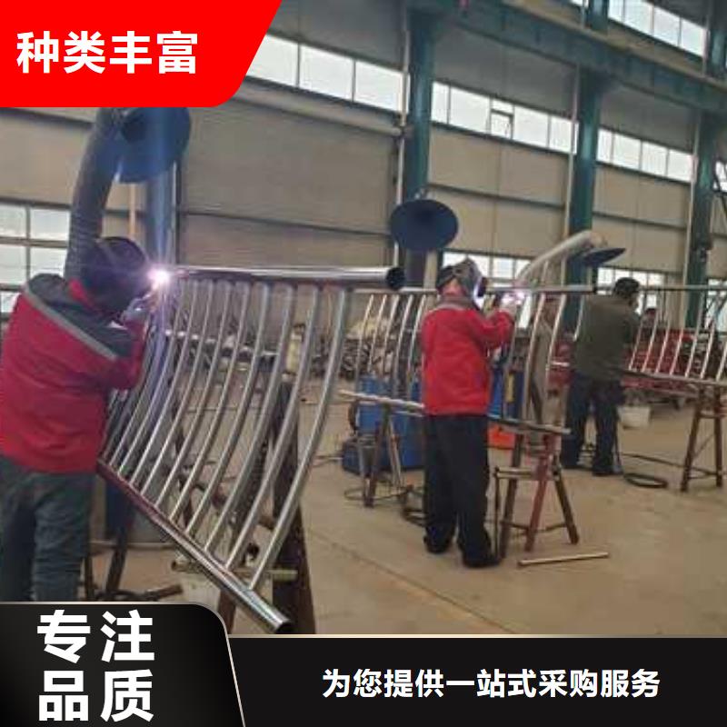 不銹鋼碳素鋼復合管護欄-國道抗沖擊圍欄使用壽命長久