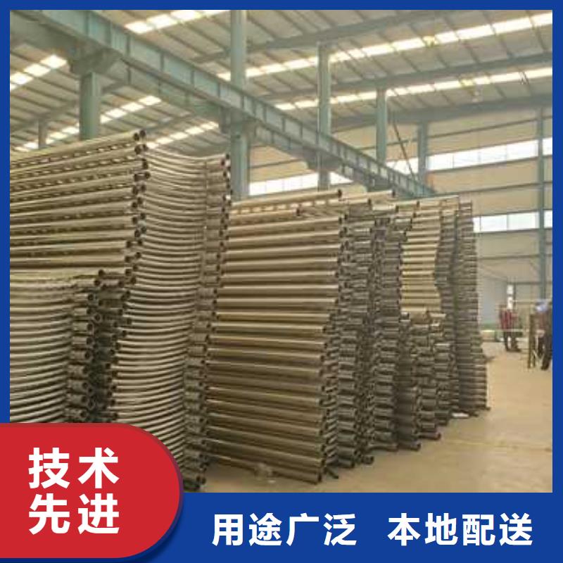 不銹鋼碳素鋼復合管護欄-國道抗沖擊圍欄使用壽命長久