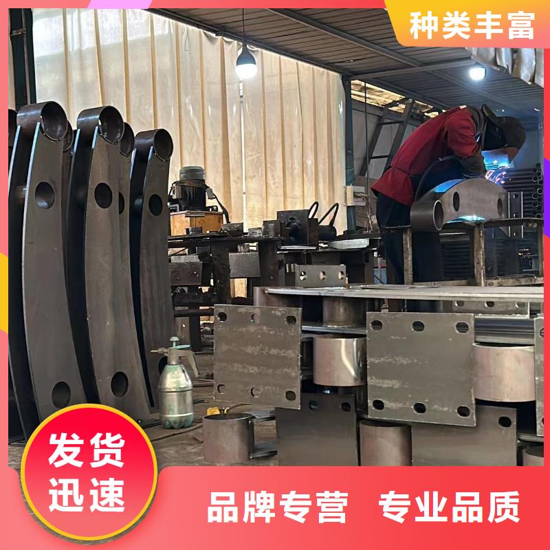 桥上的防撞护栏-我们是厂家！