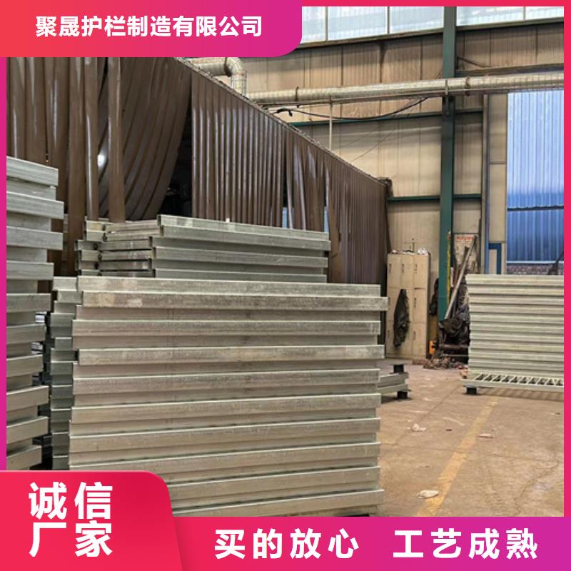 道路護(hù)欄 防撞護(hù)欄廠嚴(yán)格把控每一處細(xì)節(jié)