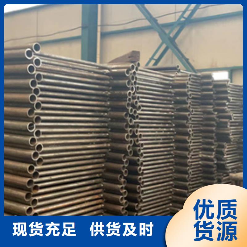 道路護(hù)欄_燈光防撞護(hù)欄質(zhì)量上乘