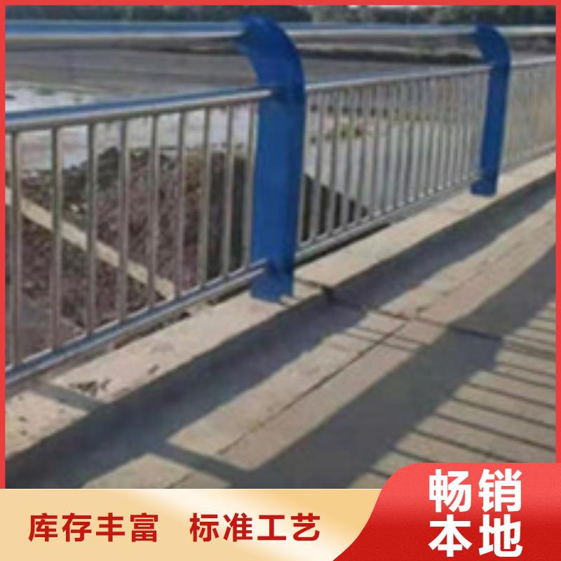 鋼背木護(hù)欄規(guī)格全可滿足不同需求
