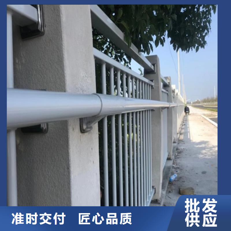 道路護(hù)欄庫存量充足