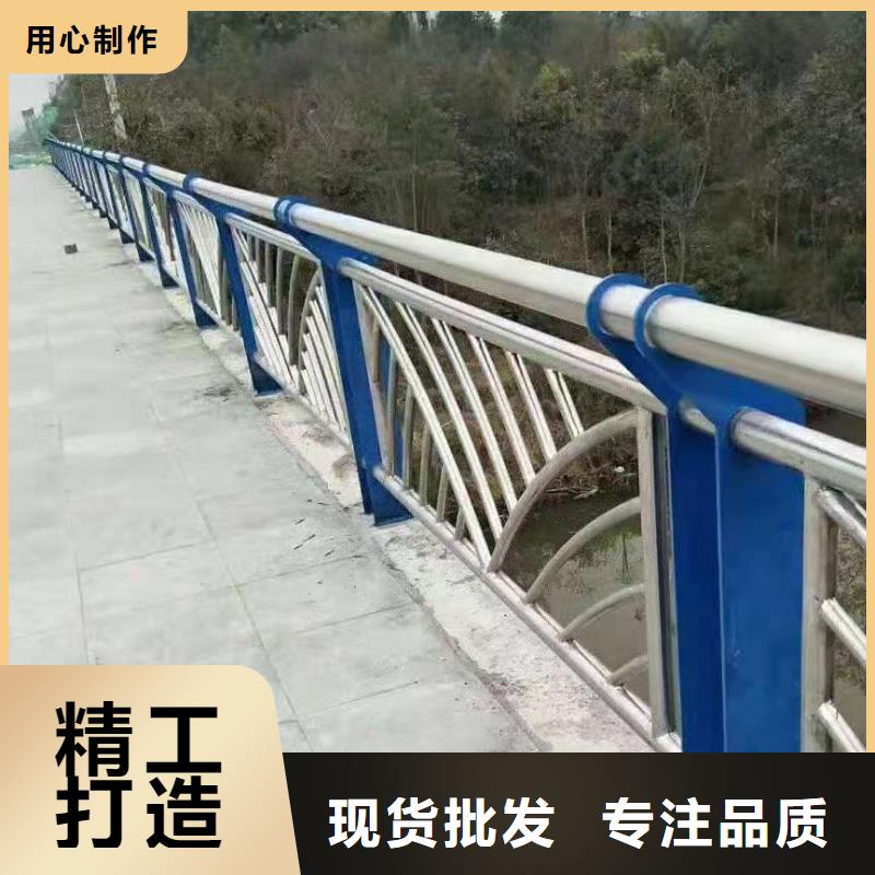 不銹鋼復(fù)合管防撞護(hù)欄設(shè)備齊全支持定制