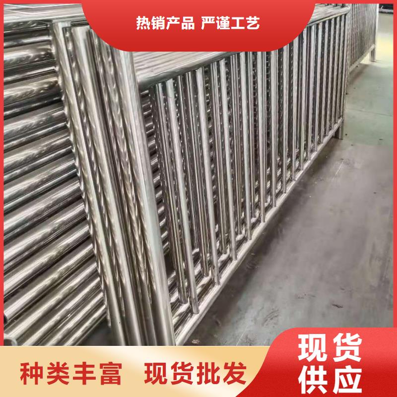 不銹鋼復(fù)合管鍍鋅管噴塑護(hù)欄品質(zhì)優(yōu)選