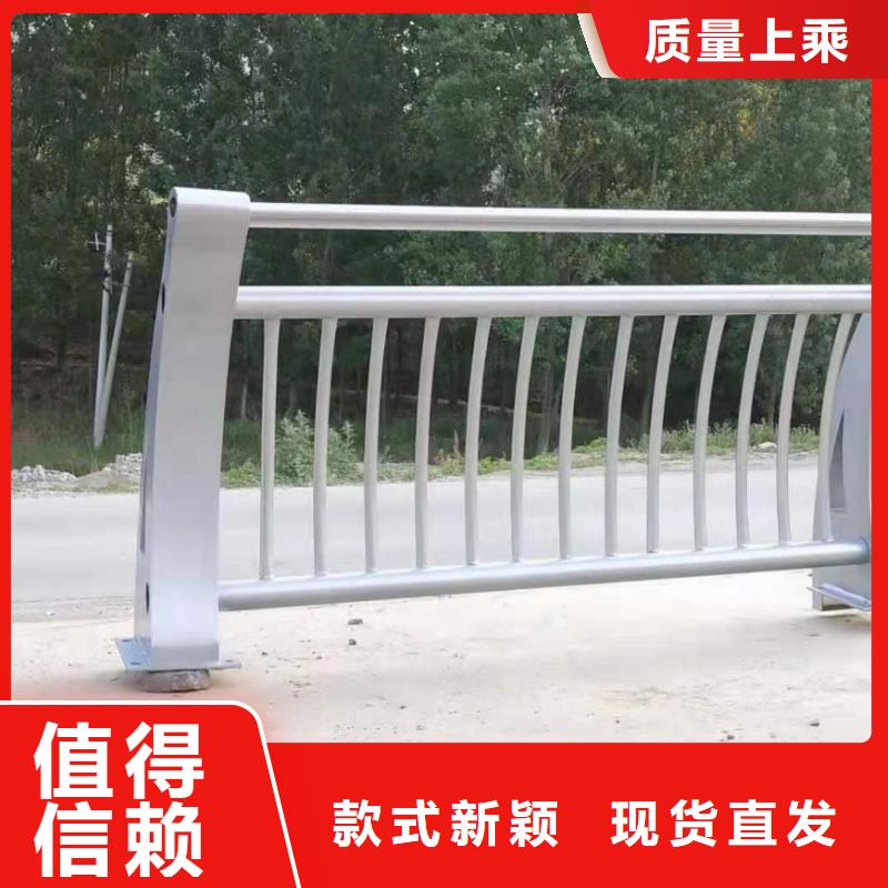 不銹鋼復(fù)合管防撞護(hù)欄供您所需