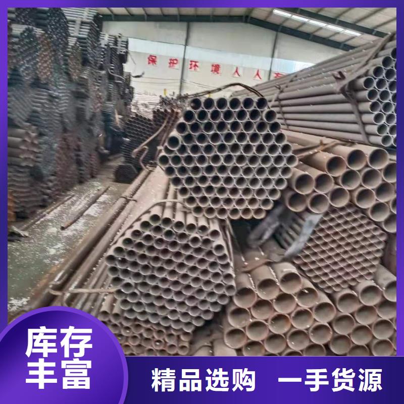 不銹鋼復(fù)合管防撞護(hù)欄供您所需