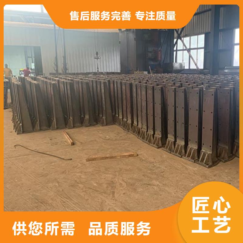 人行道欄桿不銹鋼復(fù)合管欄桿做工精細(xì)