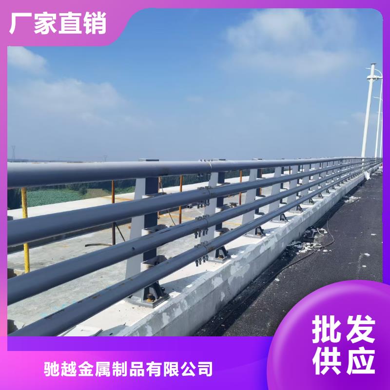 防撞護欄國道抗沖擊圍欄品質(zhì)有保障