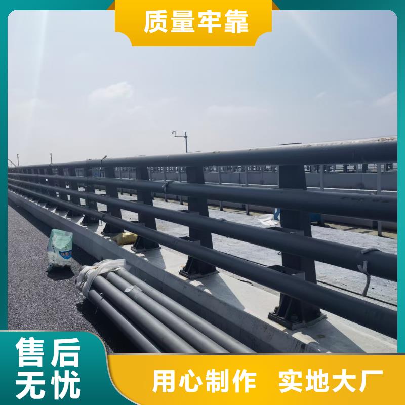 防撞護欄國道抗沖擊圍欄品質(zhì)有保障