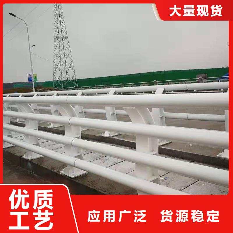 防撞護欄國道抗沖擊圍欄品質(zhì)有保障