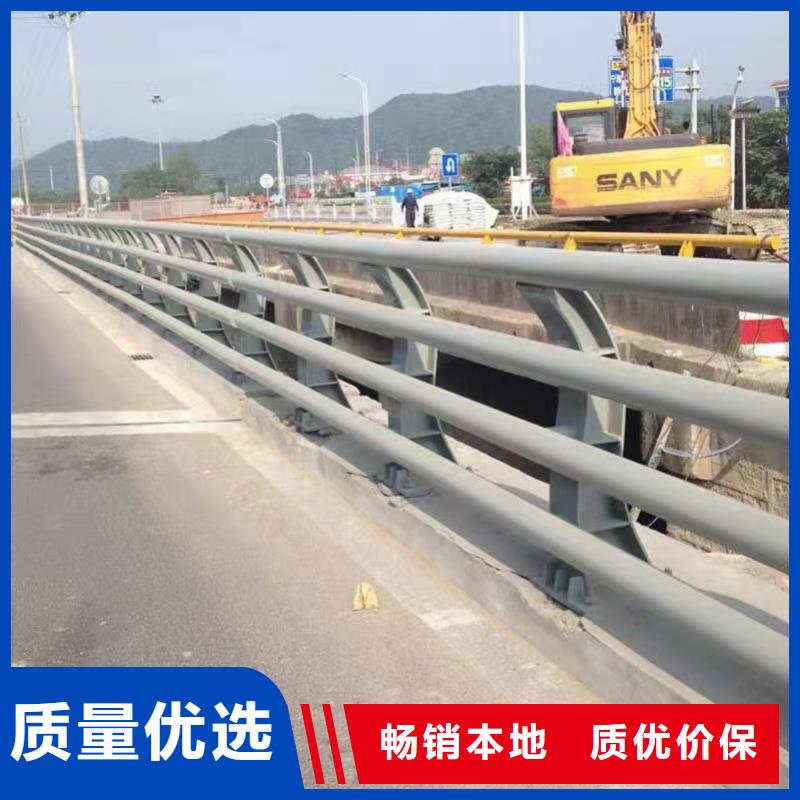 防撞護欄國道抗沖擊圍欄品質(zhì)有保障