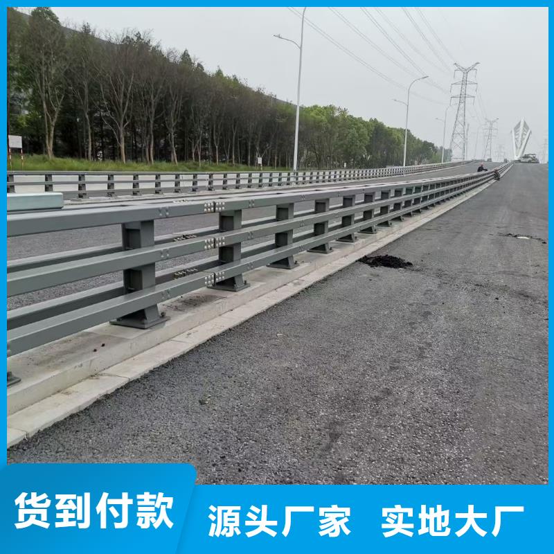 防撞護欄【【交通護欄】】當(dāng)?shù)貜S家值得信賴