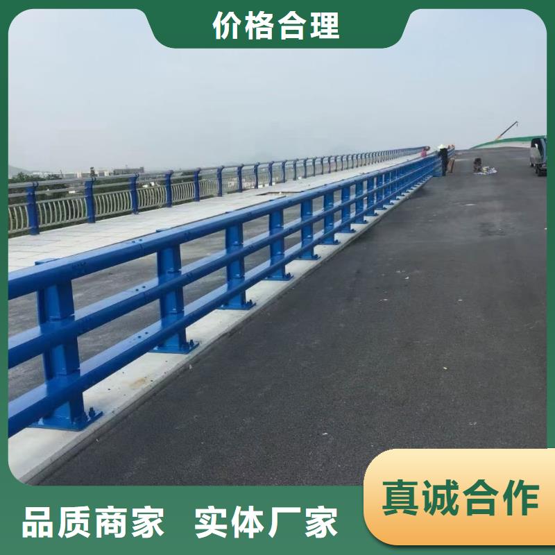 道路護(hù)欄鋼背木護(hù)欄精工打造