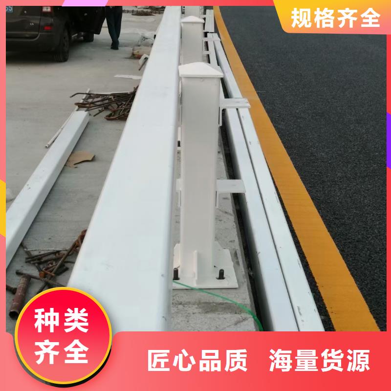 道路护栏钢背木护栏精工打造