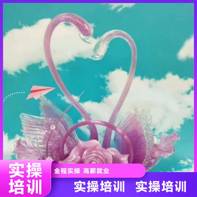 廚師學校學廚師多少錢一年就業(yè)前景好