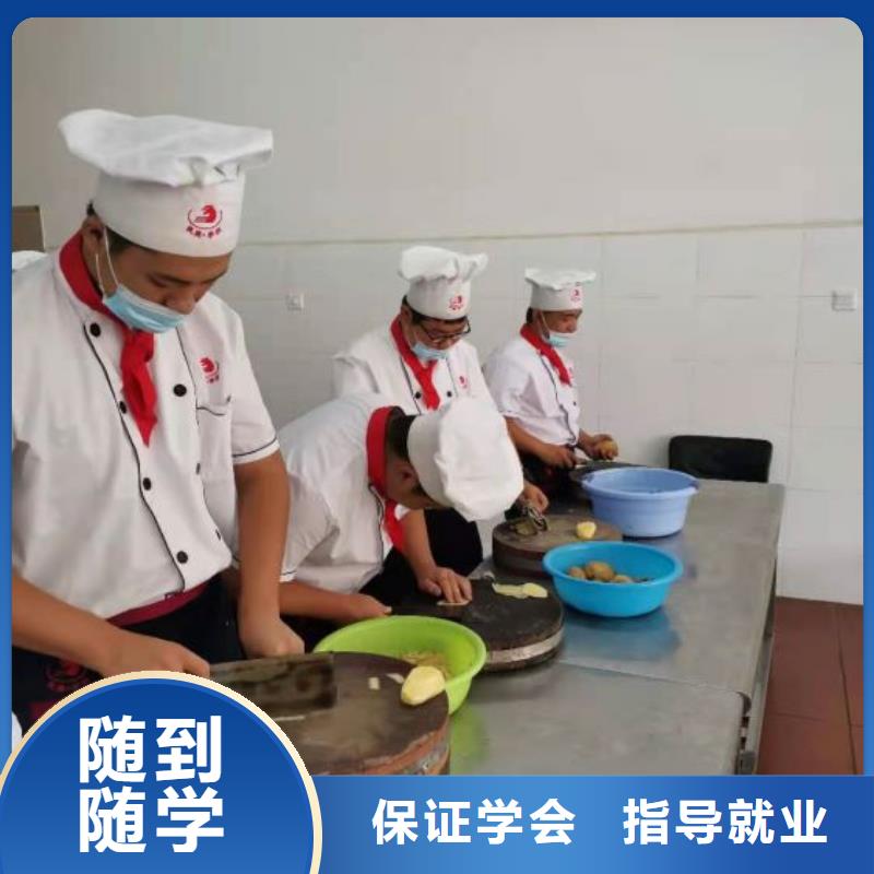 【厨师学校哪个学校能学开挖掘机铲车叉车老师专业】