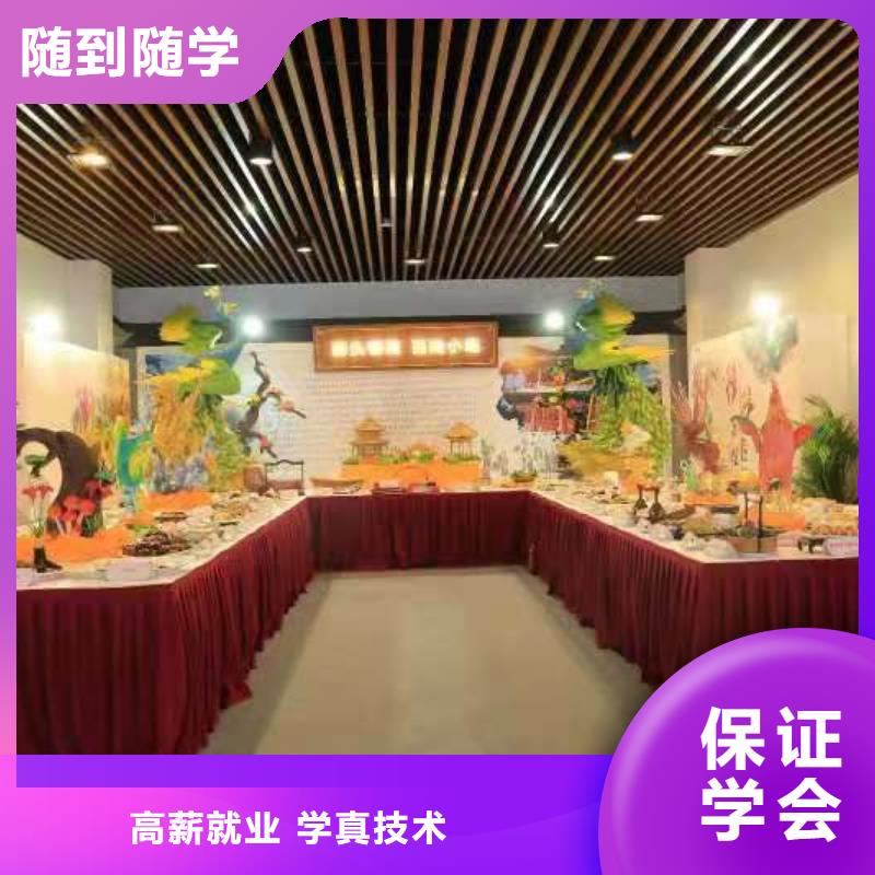 烹飪培訓(xùn)學(xué)校新能源汽修學(xué)校排行榜校企共建