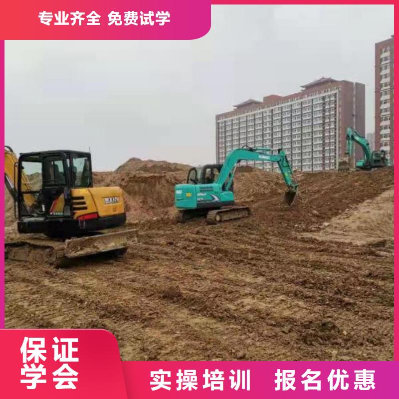 挖掘機培訓學校哪里有挖掘機鏟車叉車駕駛學校實操教學
