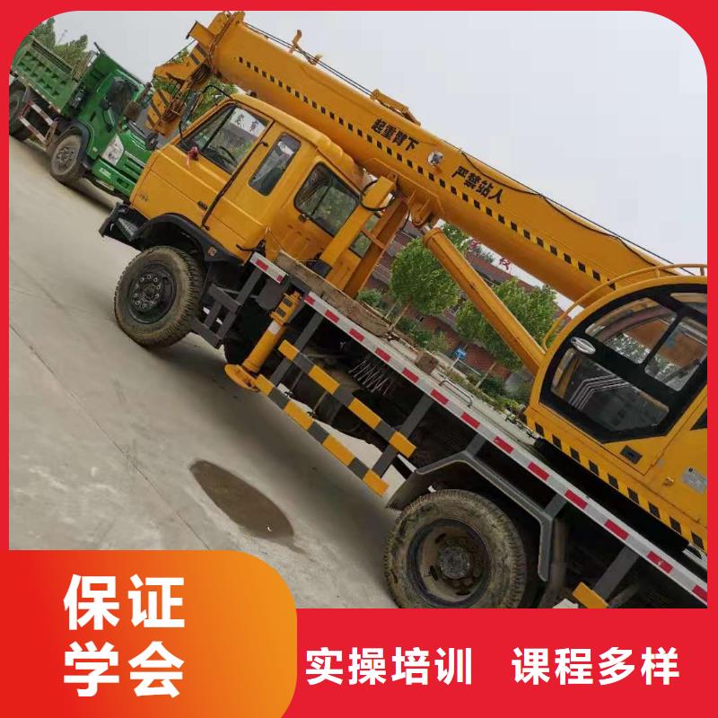 挖掘機(jī)培訓(xùn)學(xué)校哪里有挖掘機(jī)鏟車叉車駕駛學(xué)校隨到隨學(xué)