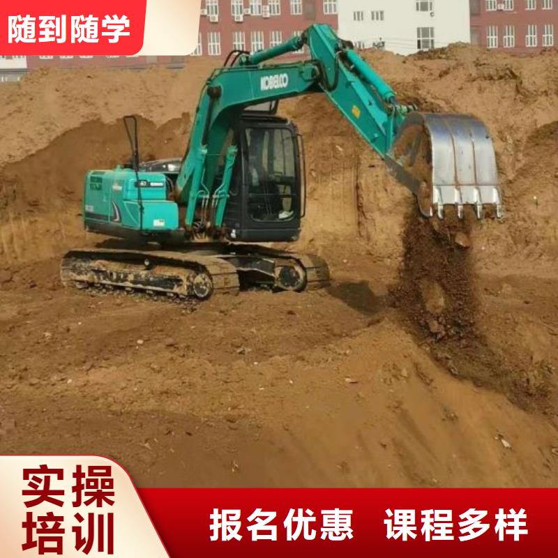 鉤機培訓(xùn)學校學挖掘機鉤機學費多少錢校企共建