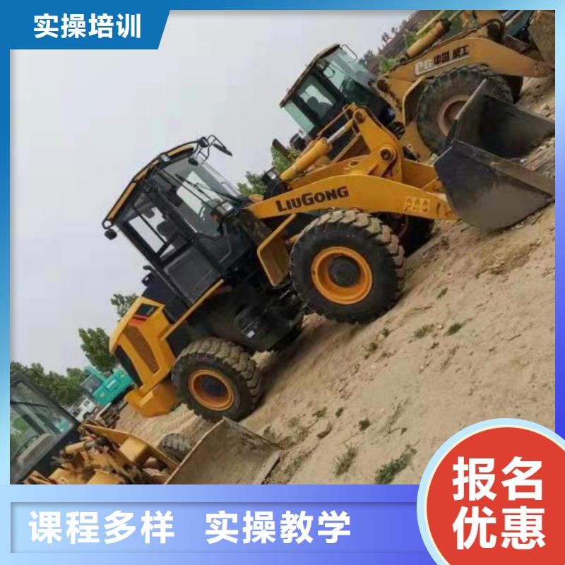 钩机培训学校学挖掘机钩机学费多少钱校企共建