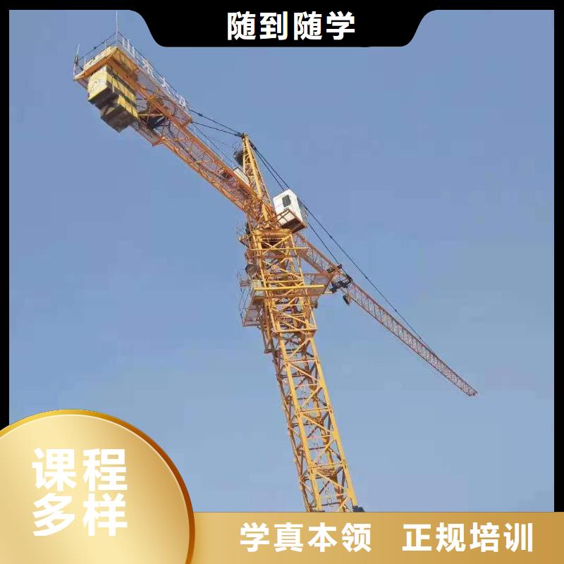 鉤機培訓(xùn)學校學挖掘機鉤機學費多少錢校企共建