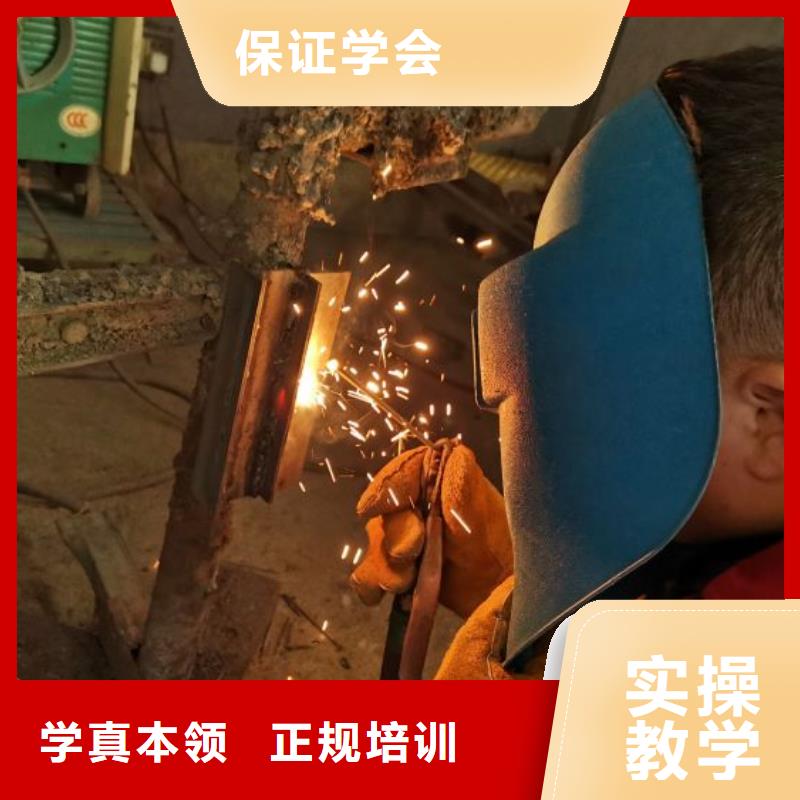 焊接学校哪里能学挖掘机就业不担心