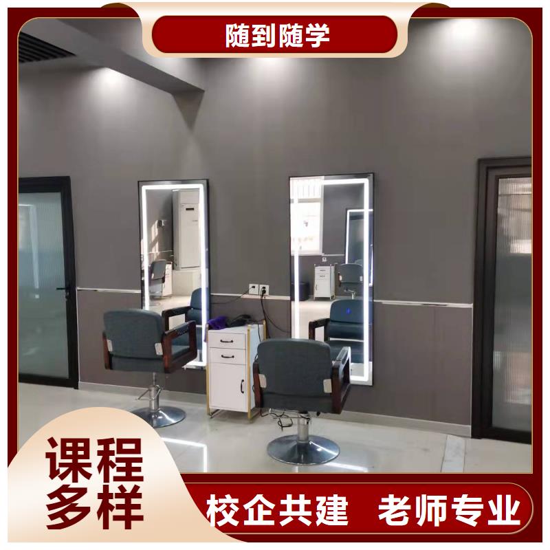 美發(fā)培訓(xùn)學(xué)校學(xué)汽修學(xué)修車的技校實(shí)操教學(xué)