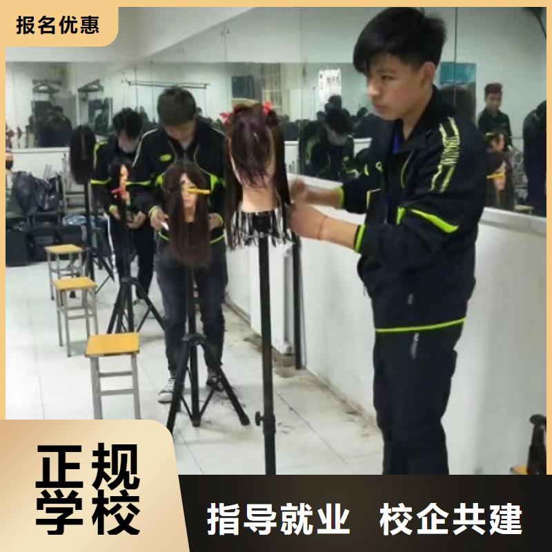 【美發(fā)培訓(xùn)學(xué)?！縚虎振挖掘機(jī)學(xué)校免費(fèi)試學(xué)