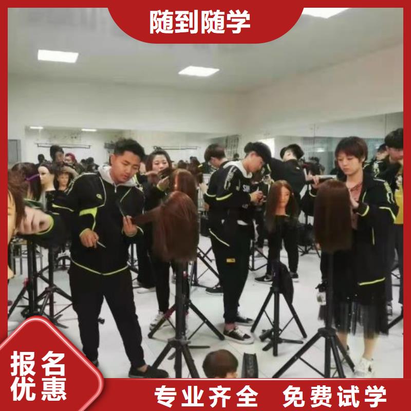 美發(fā)培訓(xùn)學(xué)校學(xué)汽修學(xué)修車的技校實(shí)操教學(xué)