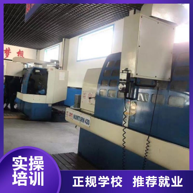 数控学校虎振挖掘机学校学真本领