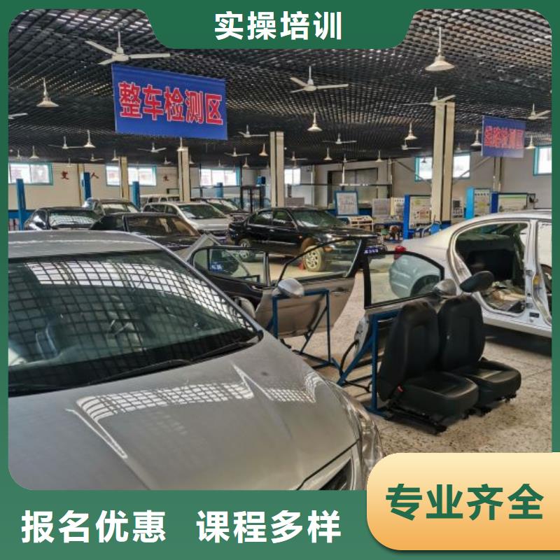 汽修培訓(xùn)學(xué)校_虎振挖掘機(jī)學(xué)校手把手教學(xué)