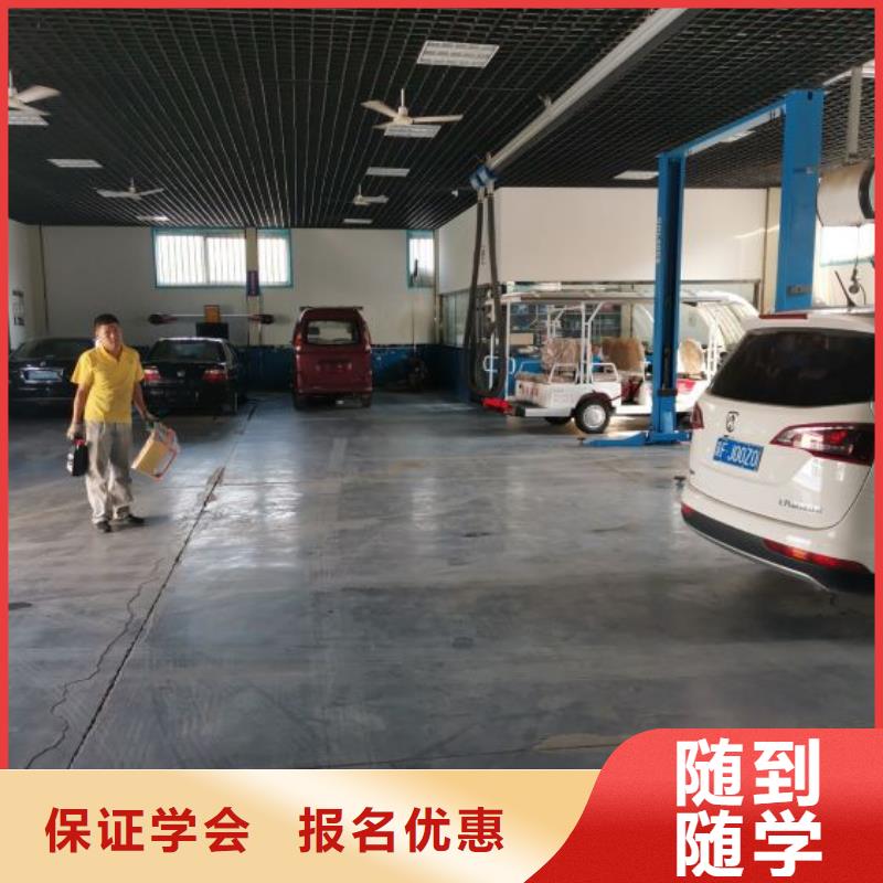汽修培訓(xùn)學(xué)校哪個(gè)學(xué)校能學(xué)開挖掘機(jī)鏟車叉車保證學(xué)會(huì)
