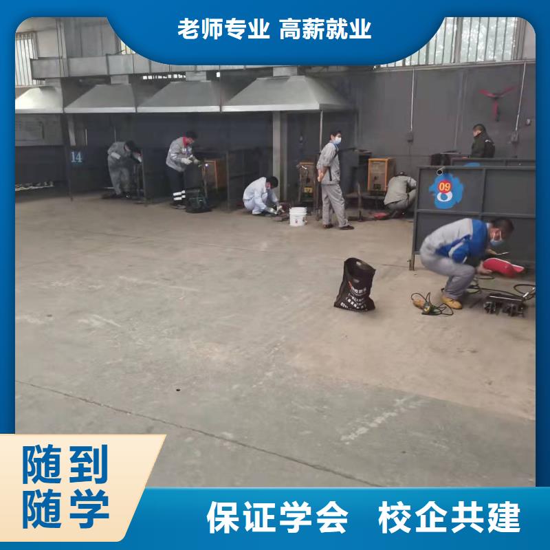 焊工学校,哪个学校能学开挖掘机铲车叉车正规培训
