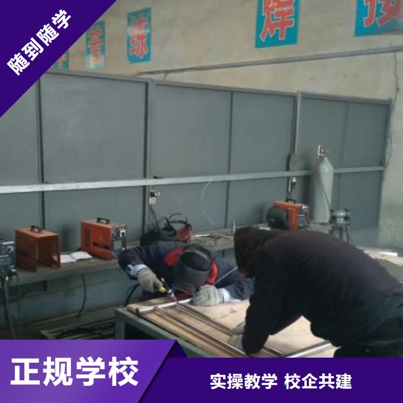 焊工學(xué)校哪里有挖掘機(jī)鏟車叉車駕駛學(xué)校就業(yè)前景好