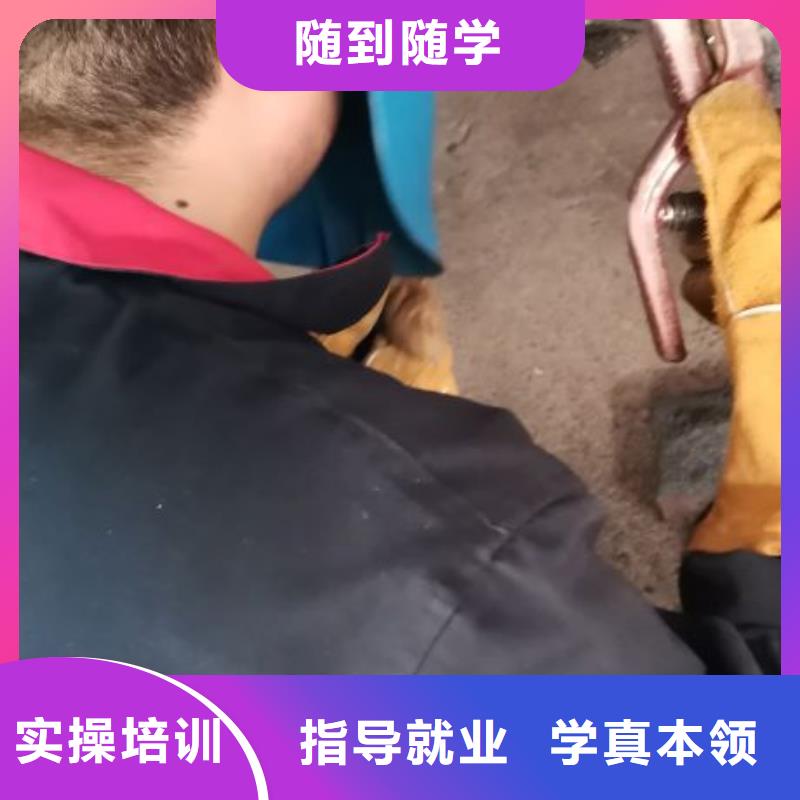 焊工学校虎振挖掘机实操教学