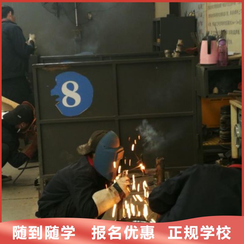 焊工學(xué)校哪里有挖掘機(jī)鏟車叉車駕駛學(xué)校就業(yè)前景好