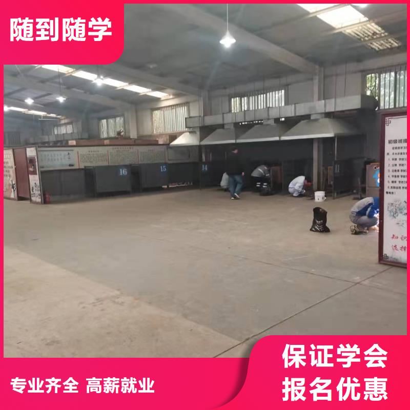 焊工學(xué)校哪里有挖掘機(jī)鏟車叉車駕駛學(xué)校就業(yè)前景好