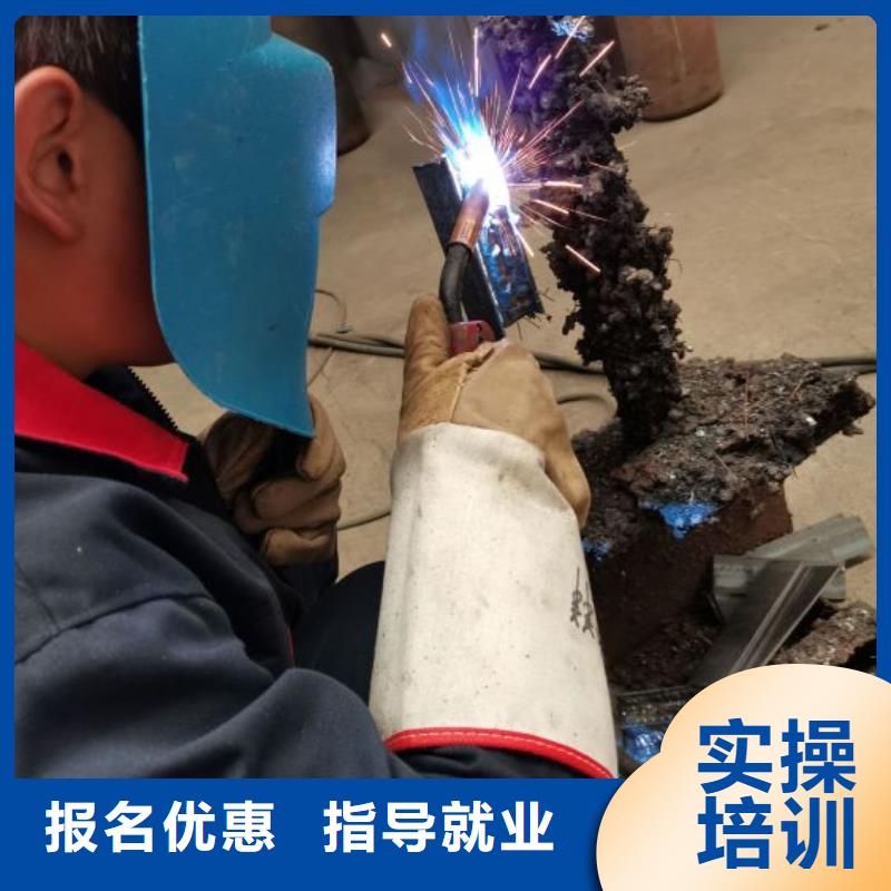 焊工學(xué)校哪里有挖掘機(jī)鏟車叉車駕駛學(xué)校就業(yè)前景好