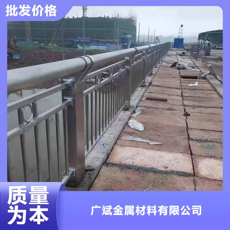 護(hù)欄防撞立柱專注生產(chǎn)N年