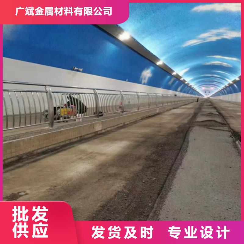 護(hù)欄不銹鋼復(fù)合管護(hù)欄品質(zhì)服務(wù)誠信為本