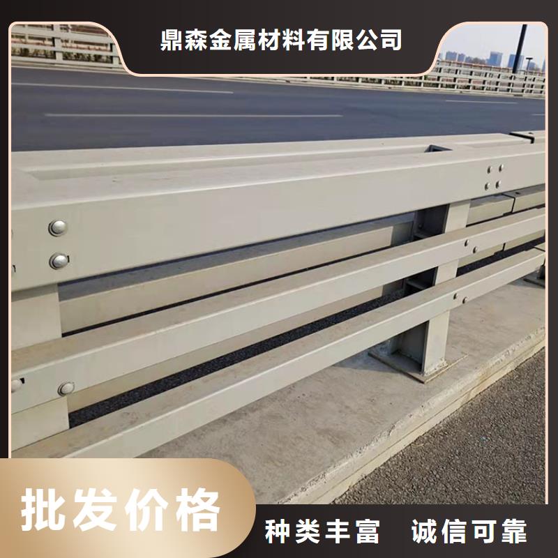 道路兩側(cè)隔離護(hù)欄-實(shí)業(yè)廠家