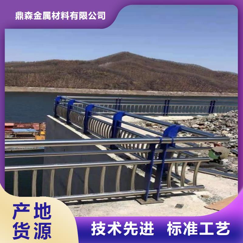 道路兩側(cè)隔離護(hù)欄-實(shí)業(yè)廠家